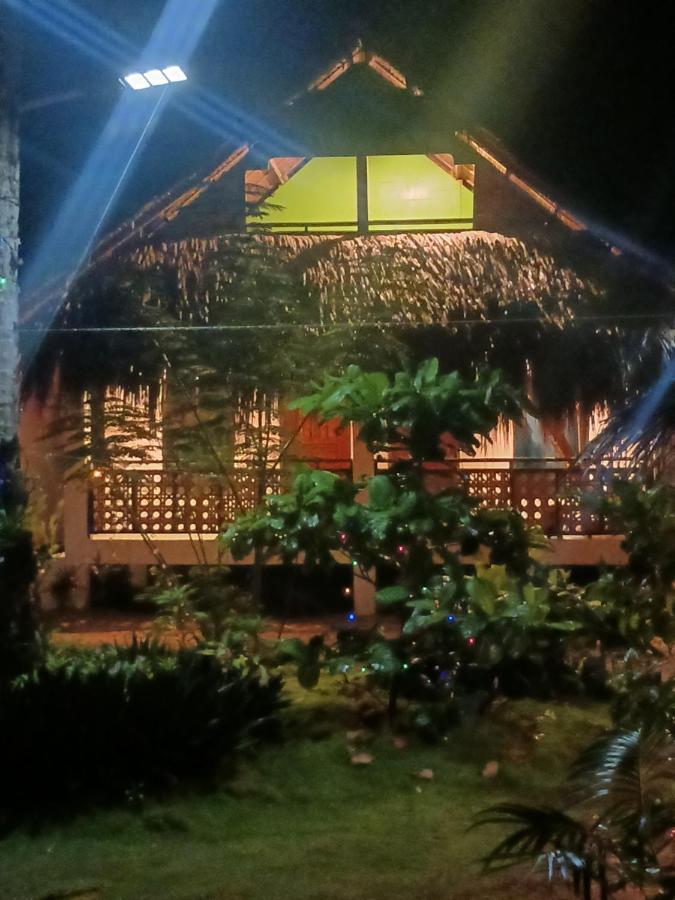 Weeroona Huts Homestay Pacifico San Isidro  Dış mekan fotoğraf
