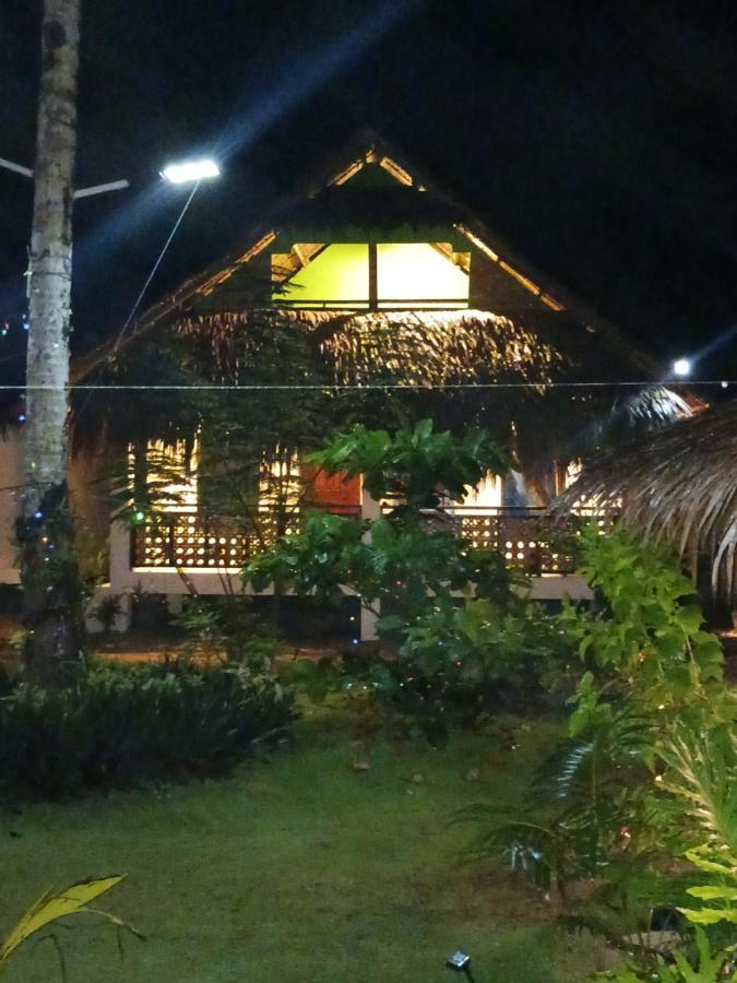 Weeroona Huts Homestay Pacifico San Isidro  Dış mekan fotoğraf